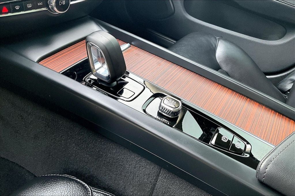2025 Volvo V60 Cross Country B5 Plus