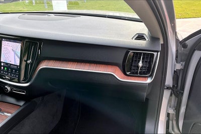 2025 Volvo V60 Cross Country B5 Plus
