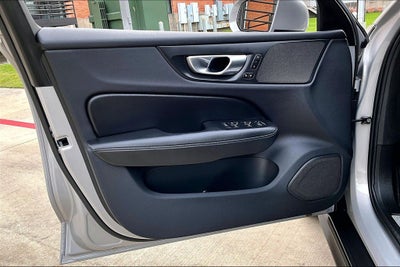 2025 Volvo V60 Cross Country B5 Plus