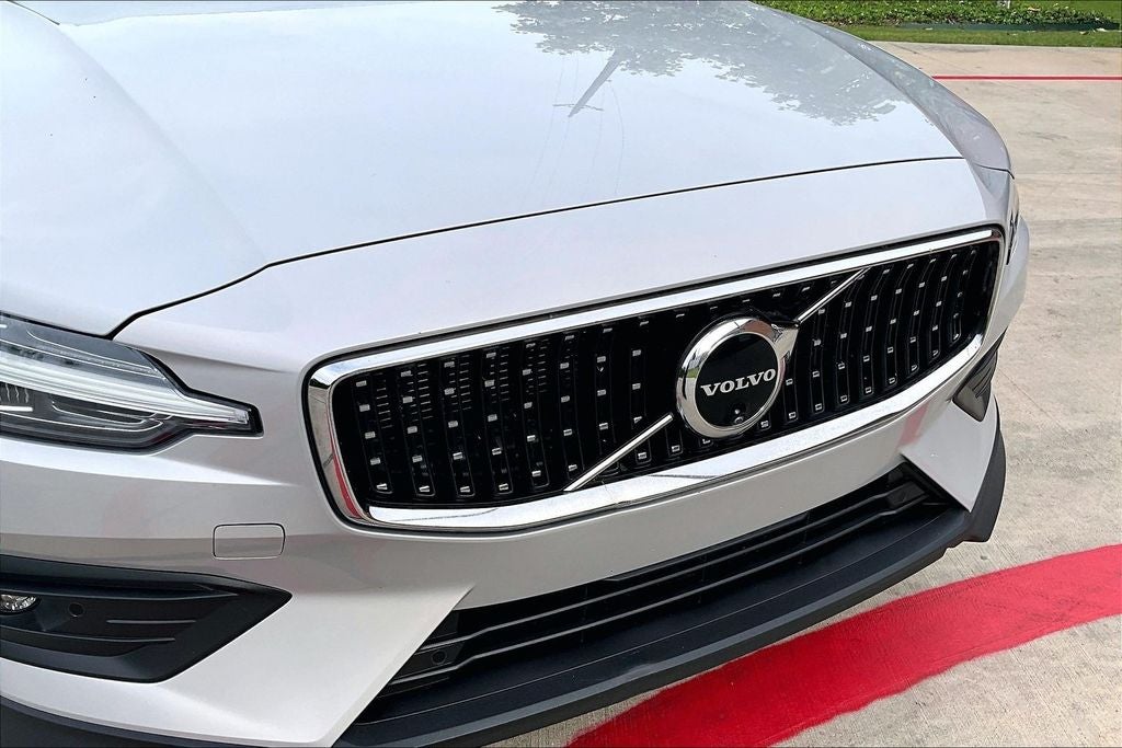 2025 Volvo V60 Cross Country B5 Plus