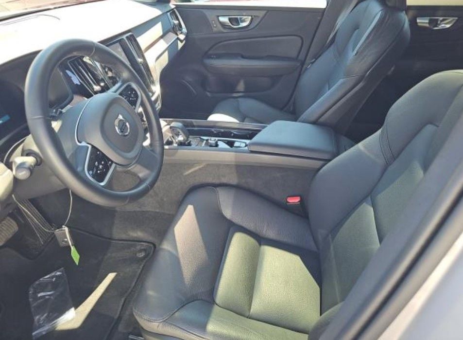 2025 Volvo V60 Cross Country B5 Plus