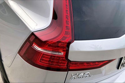 2025 Volvo V60 Cross Country B5 Plus