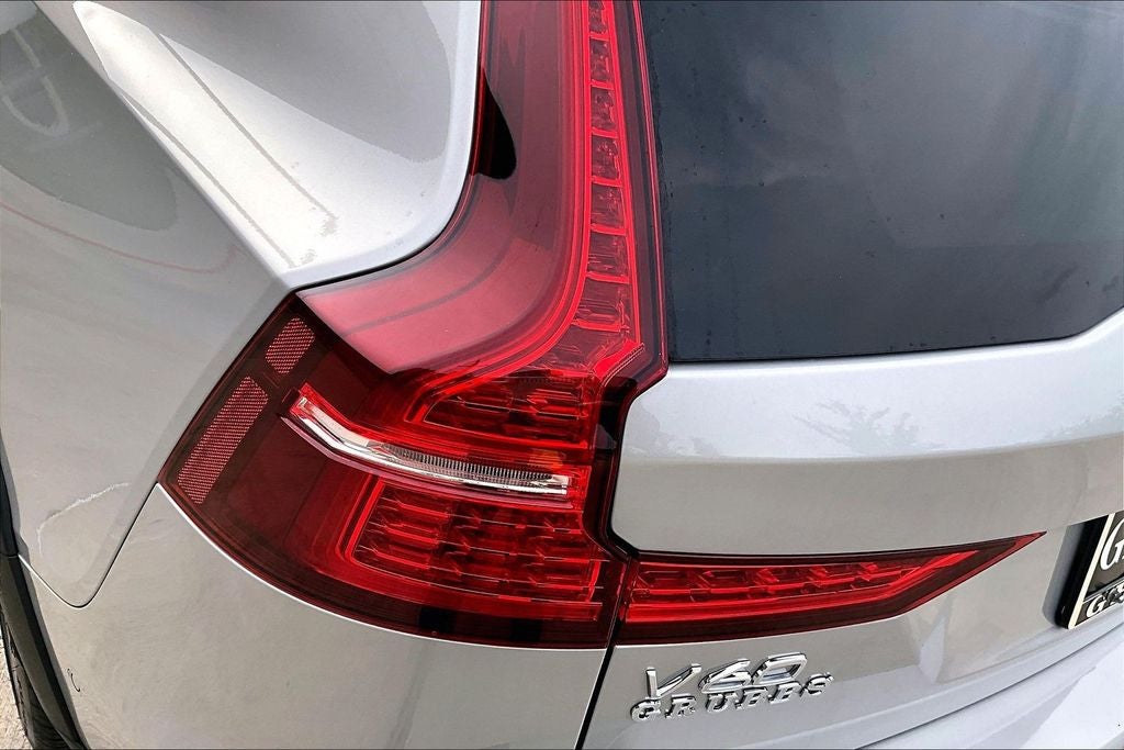 2025 Volvo V60 Cross Country B5 Plus