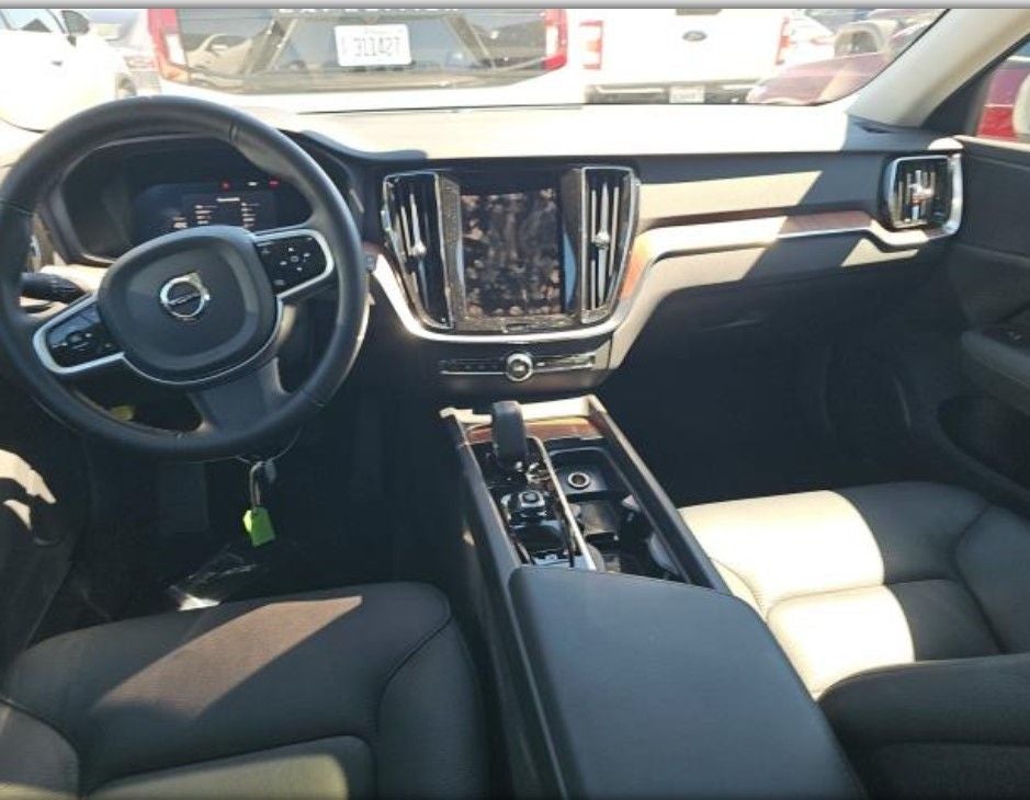 2025 Volvo V60 Cross Country B5 Plus