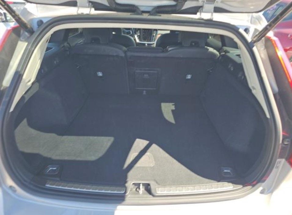 2025 Volvo V60 Cross Country B5 Plus