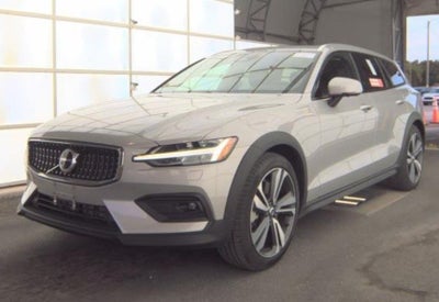 2025 Volvo V60 Cross Country B5 Plus