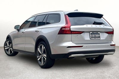 2025 Volvo V60 Cross Country B5 Plus