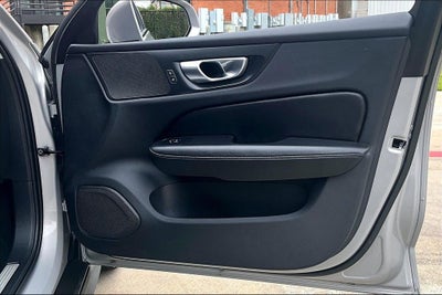 2025 Volvo V60 Cross Country B5 Plus