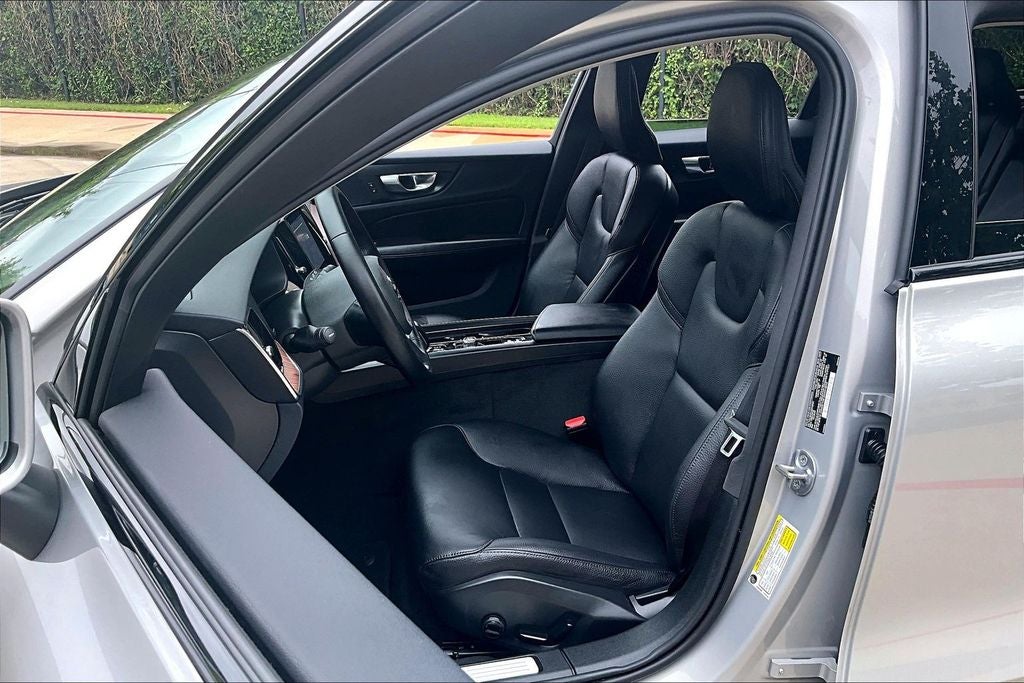 2025 Volvo V60 Cross Country B5 Plus
