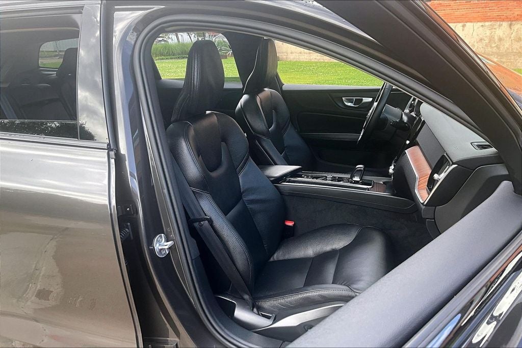 2025 Volvo V60 Cross Country B5 Plus