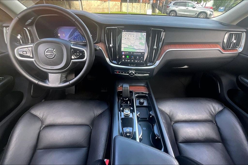 2025 Volvo V60 Cross Country B5 Plus