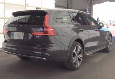 2025 Volvo V60 Cross Country B5 Plus