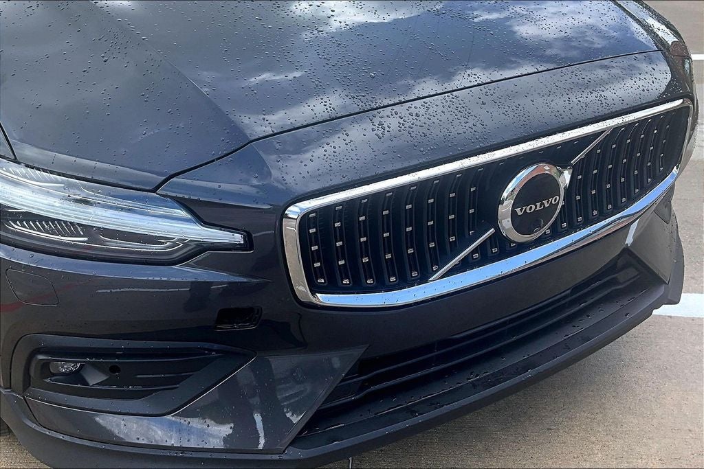 2025 Volvo V60 Cross Country B5 Plus