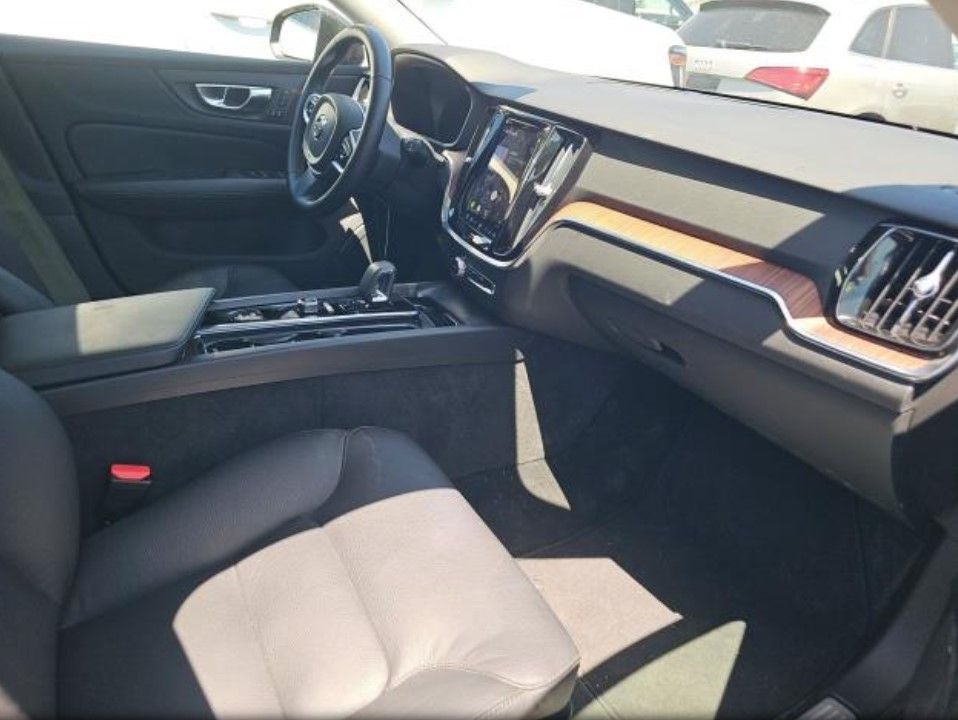 2025 Volvo V60 Cross Country B5 Plus
