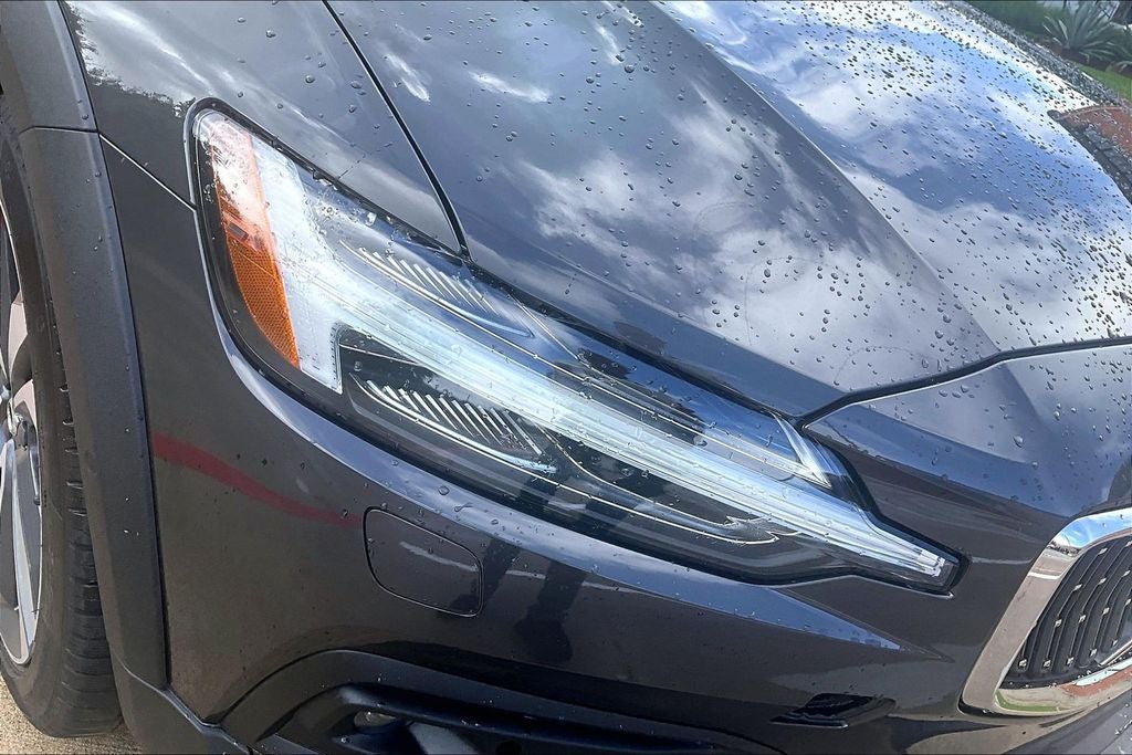 2025 Volvo V60 Cross Country B5 Plus