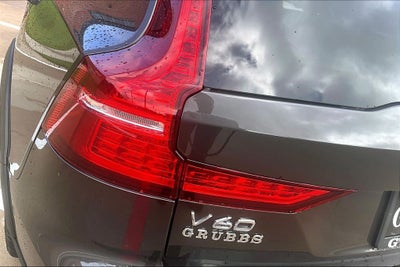 2025 Volvo V60 Cross Country B5 Plus