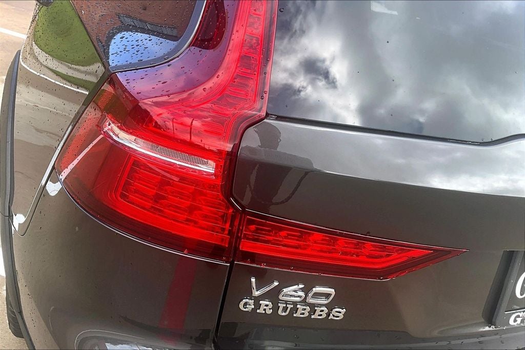 2025 Volvo V60 Cross Country B5 Plus