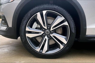 2025 Volvo V60 Cross Country B5 Plus