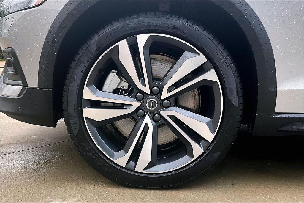 2025 Volvo V60 Cross Country B5 Plus
