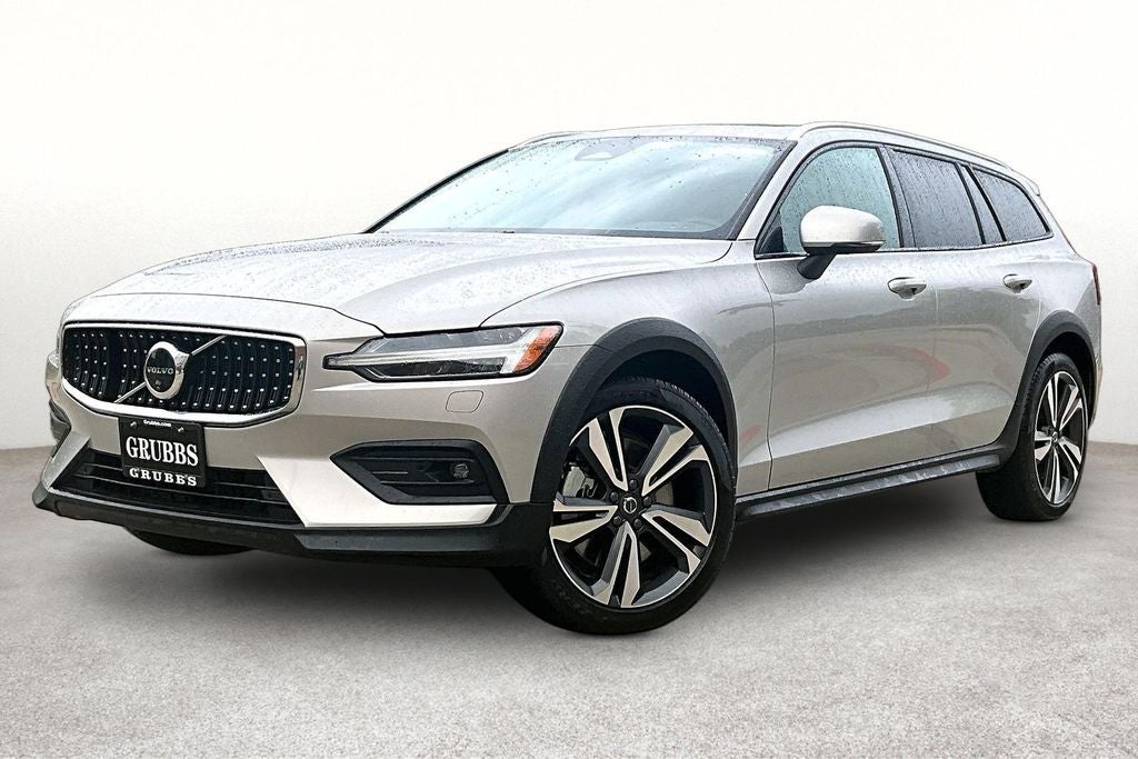 2025 Volvo V60 Cross Country B5 Plus