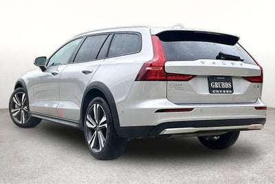 2025 Volvo V60 Cross Country B5 Plus
