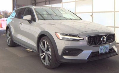 2025 Volvo V60 Cross Country B5 Plus