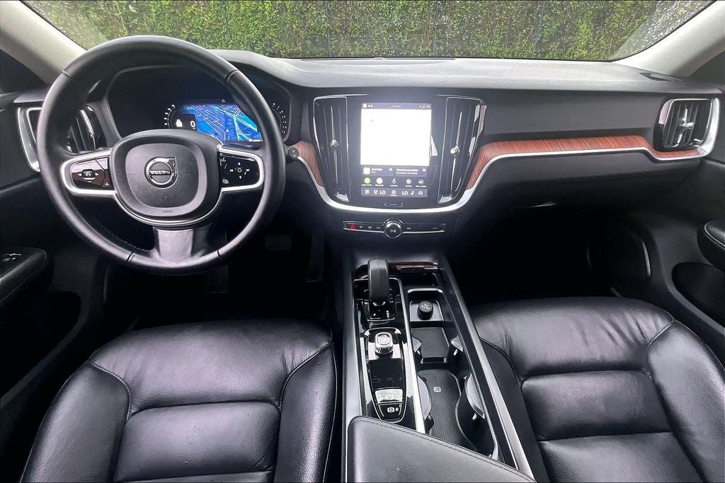 2025 Volvo V60 Cross Country B5 Plus
