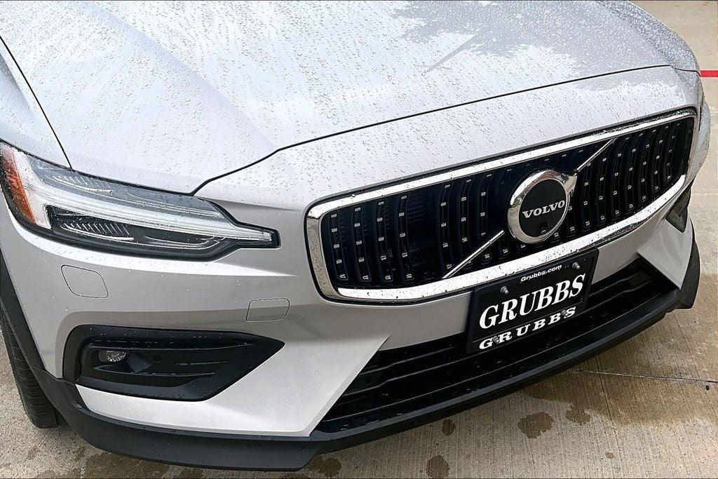 2025 Volvo V60 Cross Country B5 Plus