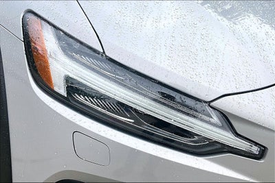 2025 Volvo V60 Cross Country B5 Plus