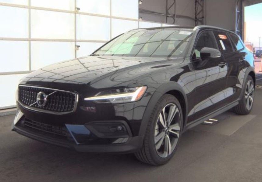 2025 Volvo V60 Cross Country B5 Plus