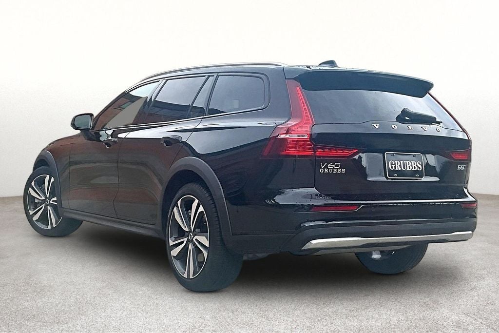 2025 Volvo V60 Cross Country B5 Plus