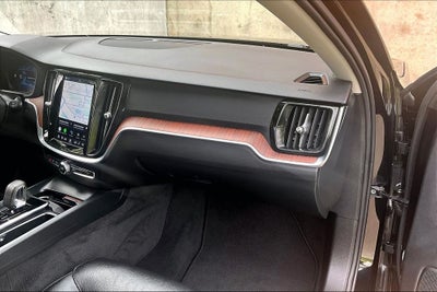 2025 Volvo V60 Cross Country B5 Plus