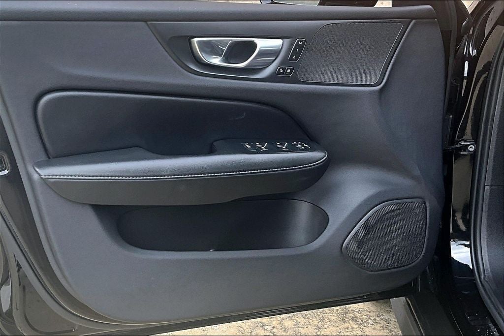 2025 Volvo V60 Cross Country B5 Plus