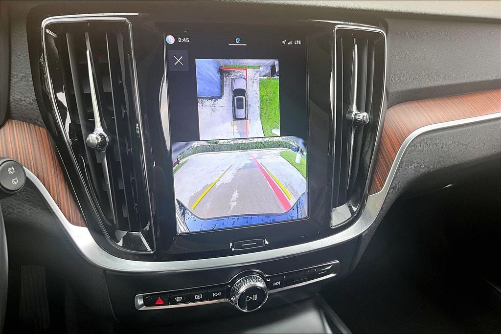 2025 Volvo V60 Cross Country B5 Plus