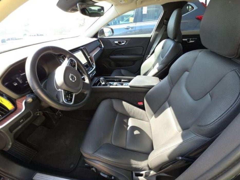 2025 Volvo V60 Cross Country B5 Plus