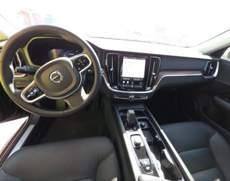 2025 Volvo V60 Cross Country B5 Plus