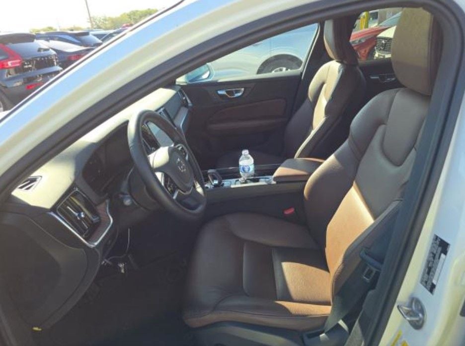 2025 Volvo V60 Cross Country B5 Plus