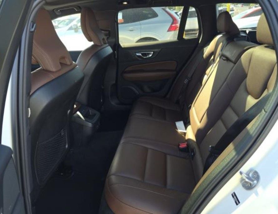 2025 Volvo V60 Cross Country B5 Plus