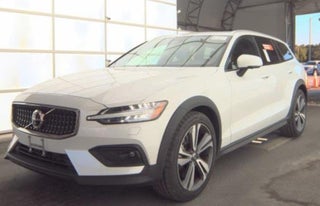 2025 Volvo V60 Cross Country B5 Plus