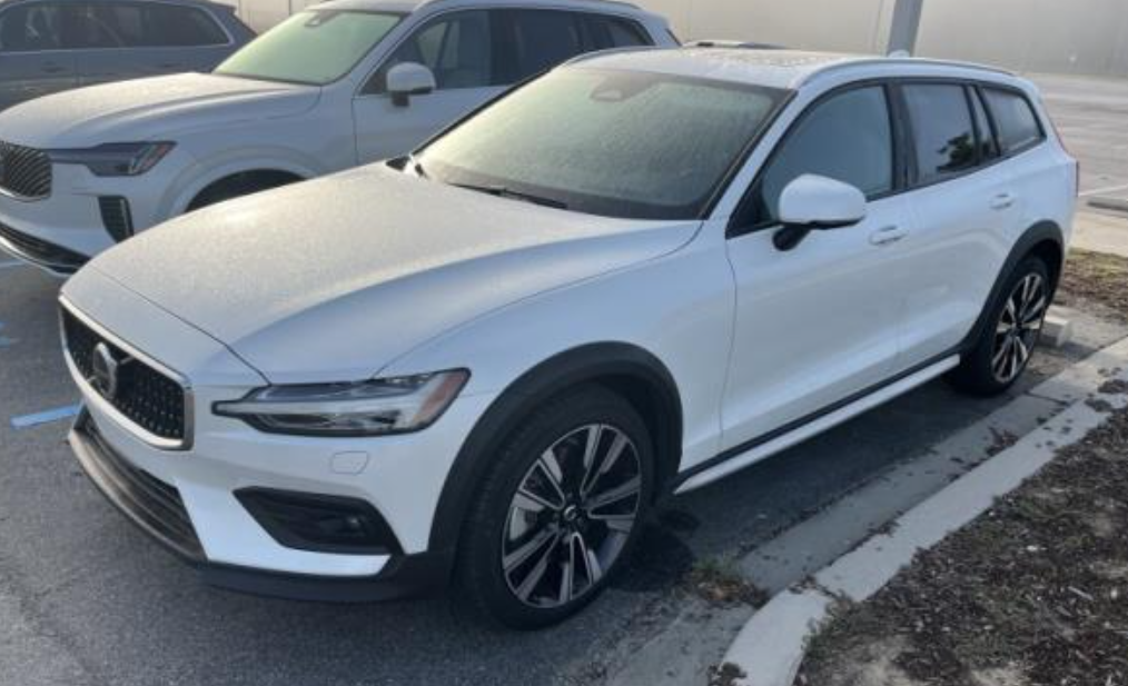 2025 Volvo V60 Cross Country B5 Ultra