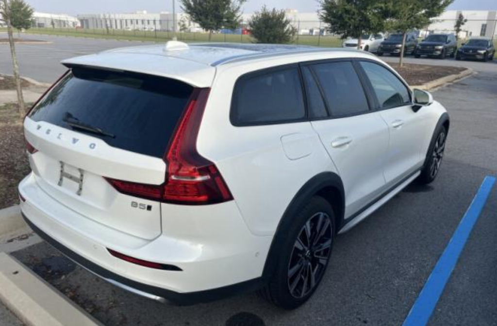 2025 Volvo V60 Cross Country B5 Ultra