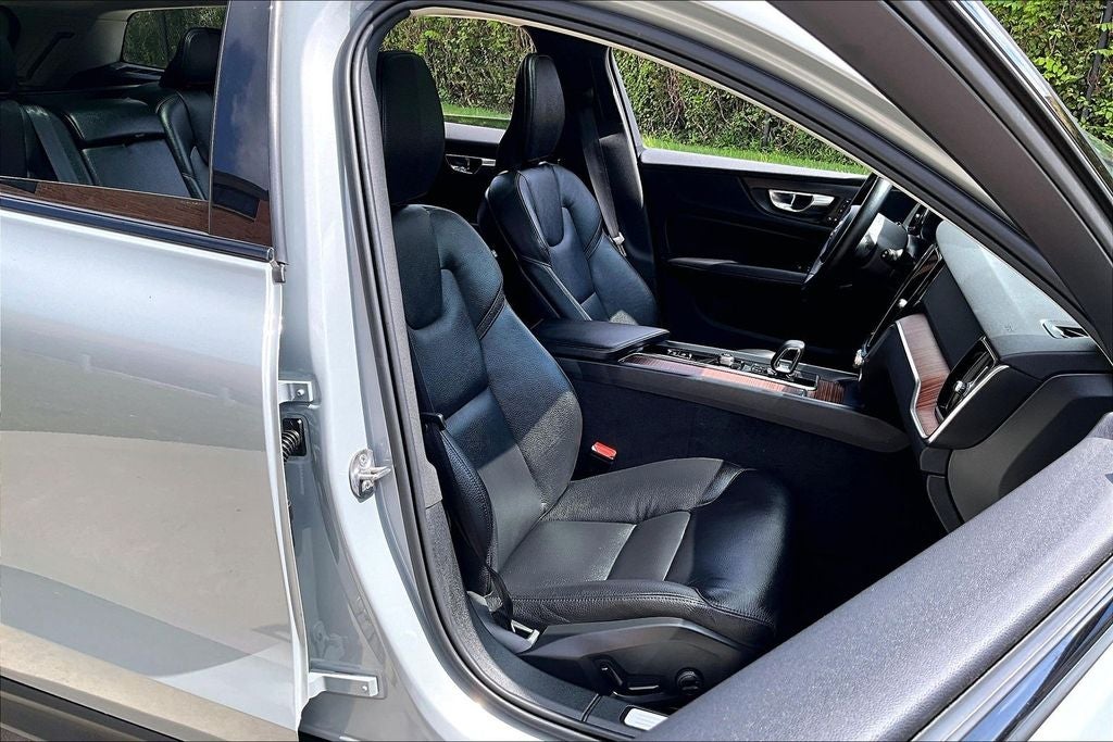 2024 Volvo V60 Cross Country B5 Plus
