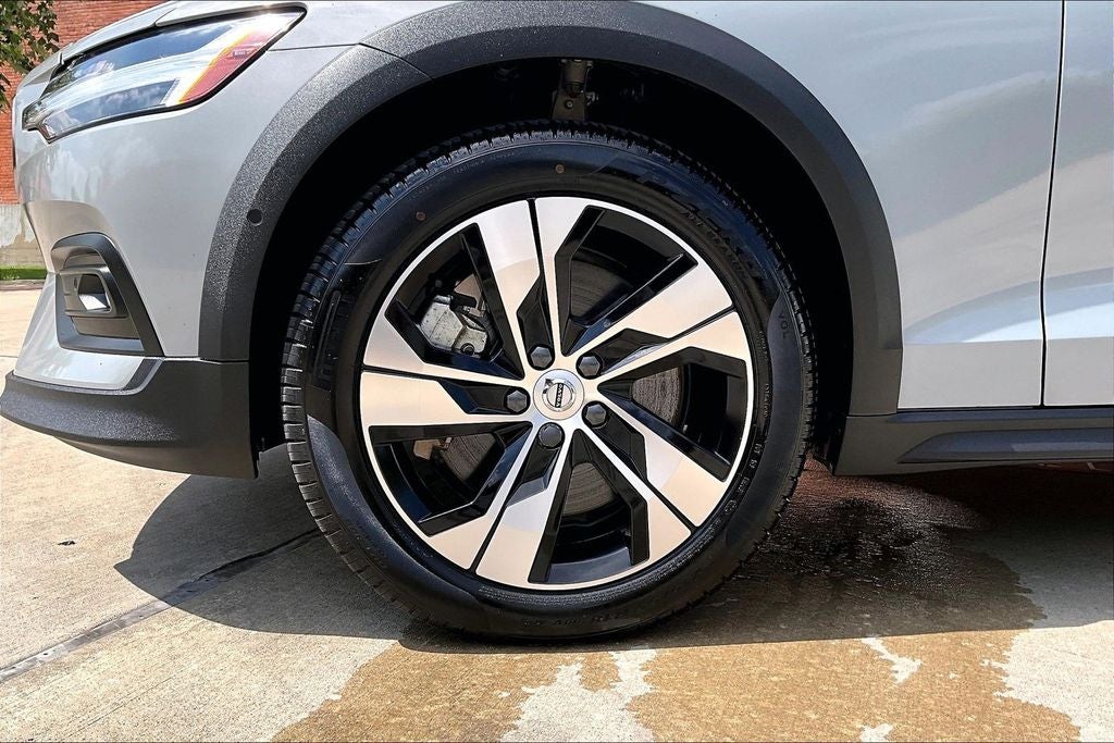 2024 Volvo V60 Cross Country B5 Plus