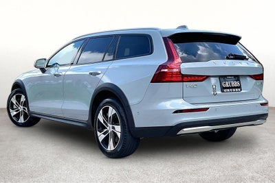 2024 Volvo V60 Cross Country B5 Plus