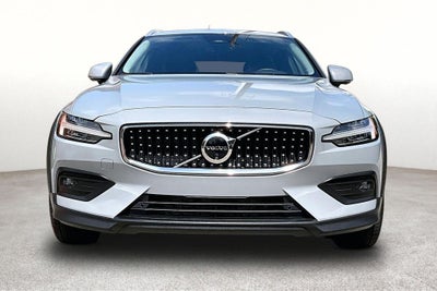 2024 Volvo V60 Cross Country B5 Plus