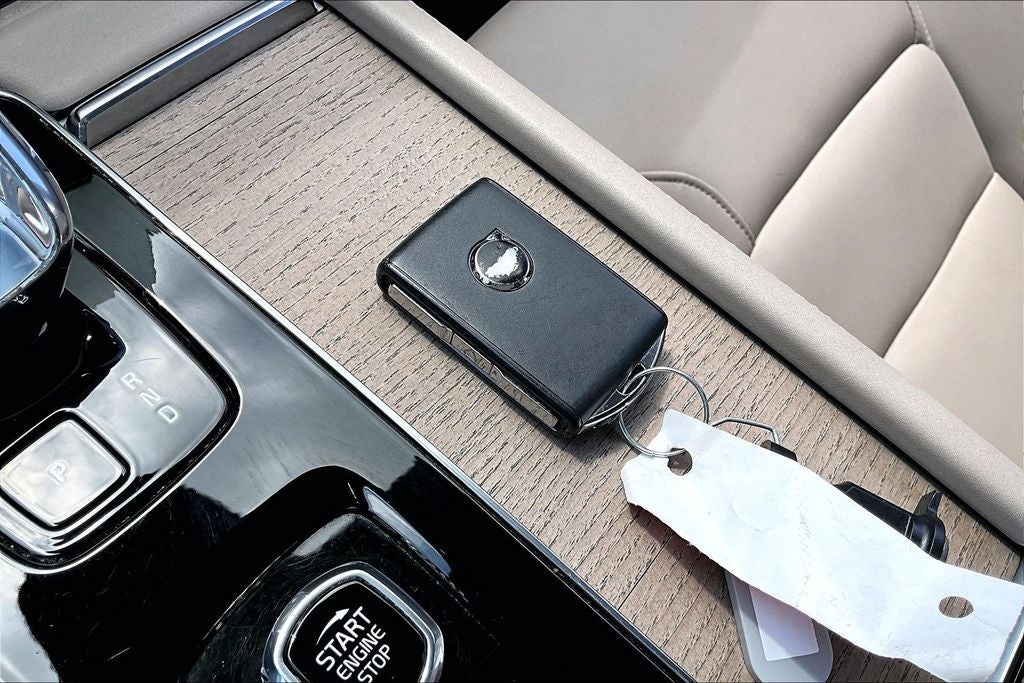 2025 Volvo XC90 B5 Plus 2025.5