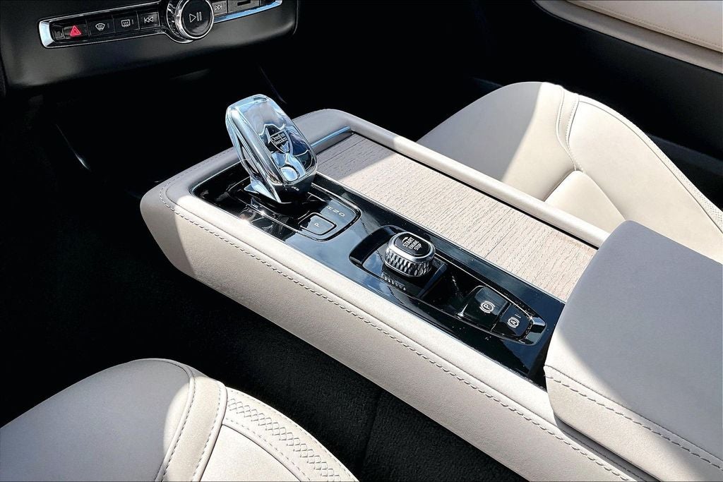 2025 Volvo XC90 B5 Plus 2025.5