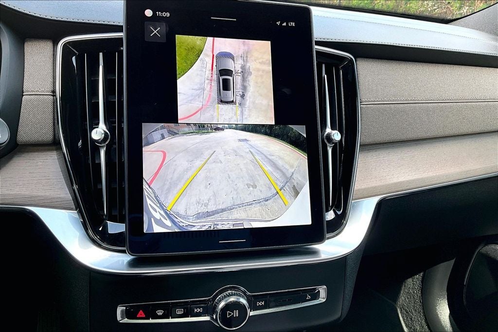 2025 Volvo XC90 B5 Plus 2025.5