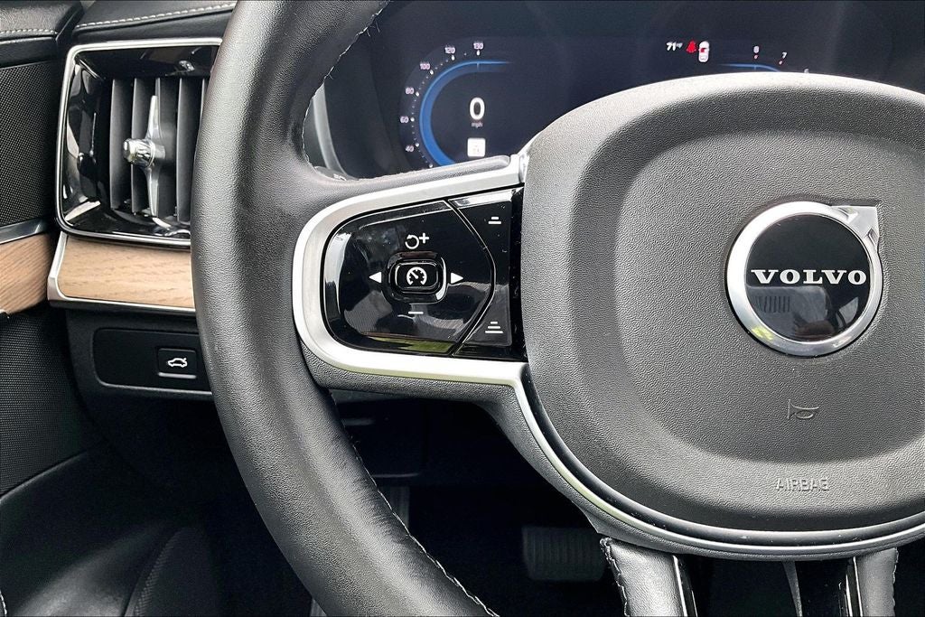 2025 Volvo XC90 B5 Plus 2025.5