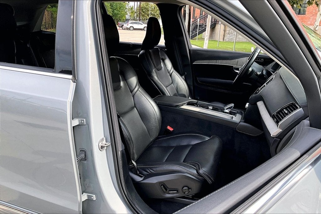2025 Volvo XC90 B5 Ultra 7-Seater